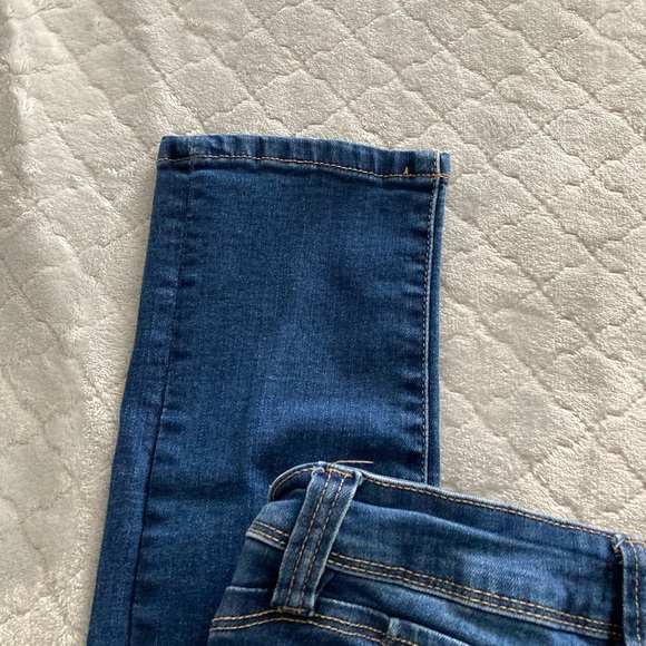 Ladies Jeans - Picture 6 of 10